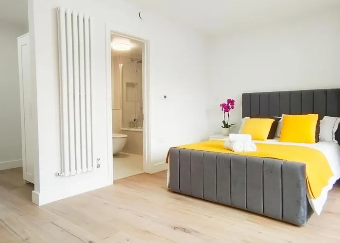 Luxurious And Modern 3B3B Apartment In Hammersmith